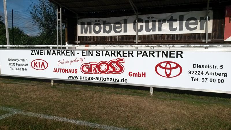 Bandenwerbung für Autohaus Gross