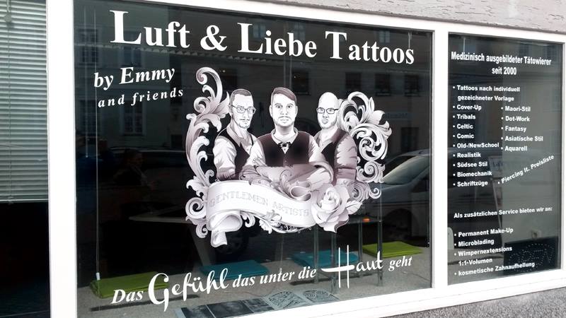 Luft & Liebe Tattoos mit neuer Schaufensterbeschriftung