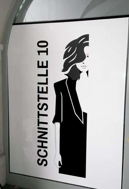 Schaufensterbeschriftung für die Schnittstelle 10