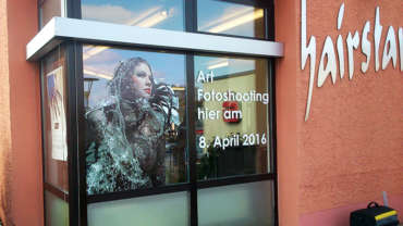 Schaufensterbeschriftung für den Friseursalon Hairstar