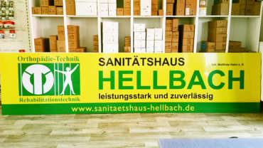 Bandenwerbung für das Sanitätshaus Hellbach