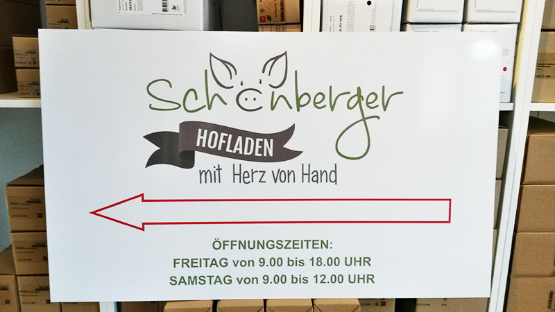 Schilder für den Hofladen Schönberger