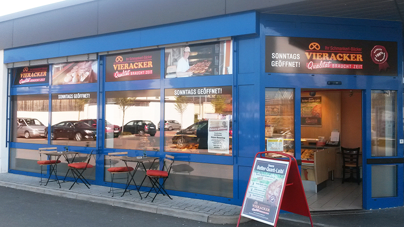 Schaufensterbeschriftung für die Bäckerei Vieracker