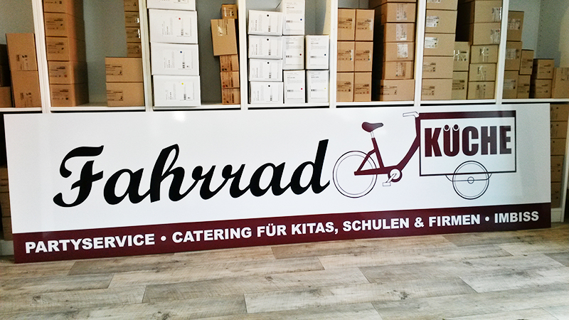 Bandenwerbung für die Fahrradküche